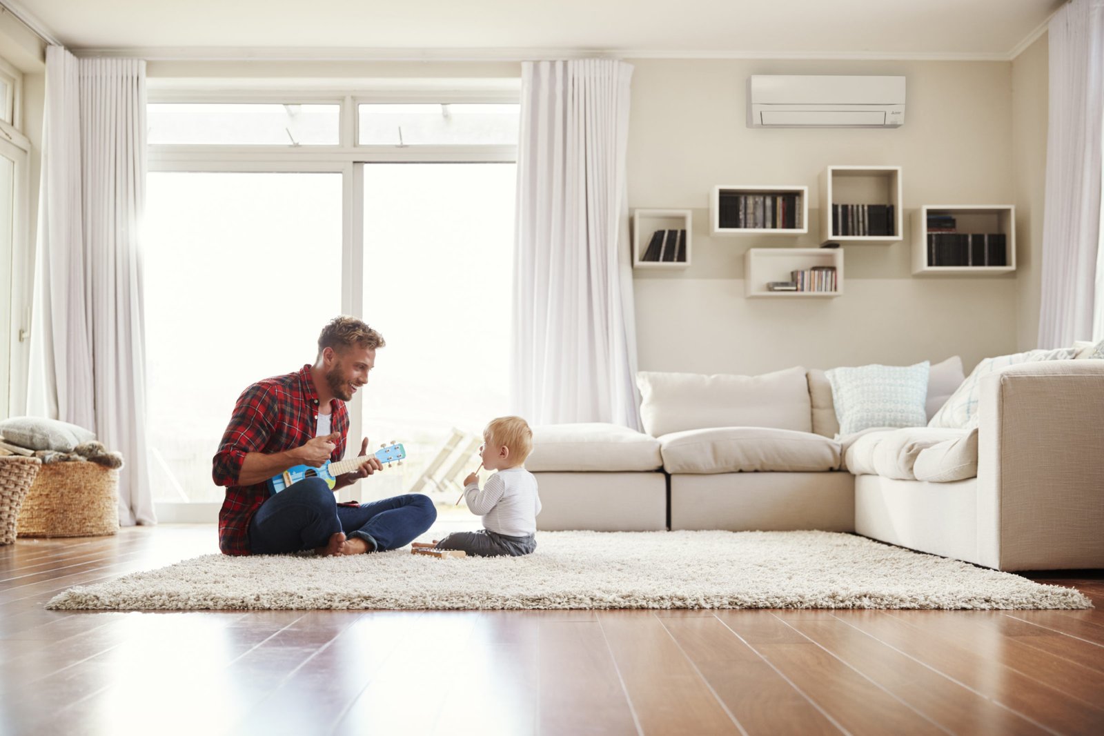 MSZ-FT_livingroom_dad_kid_FT-front