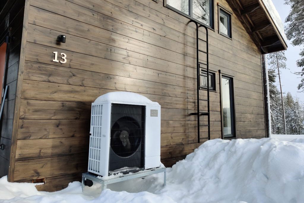 Ilmavesilämpöpumppu tuottaa lämpöä talvipakkasellakin.